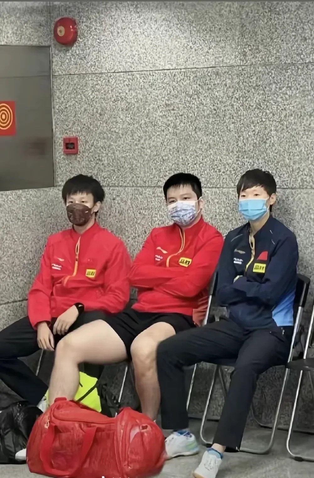 武汉三镇遭遇挑战，球员集体努力展现拼搏精神的简单介绍