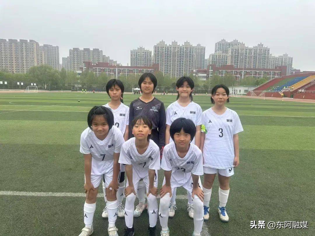 挑战无限！女子足球比赛气氛火爆的简单介绍